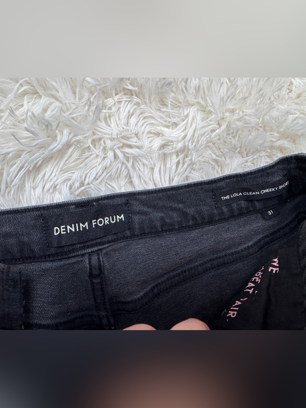 Denim Forum Aritzia Lola Clean Cheeky Short – Women’s 31, Washed Black - Picture 3 of 5
